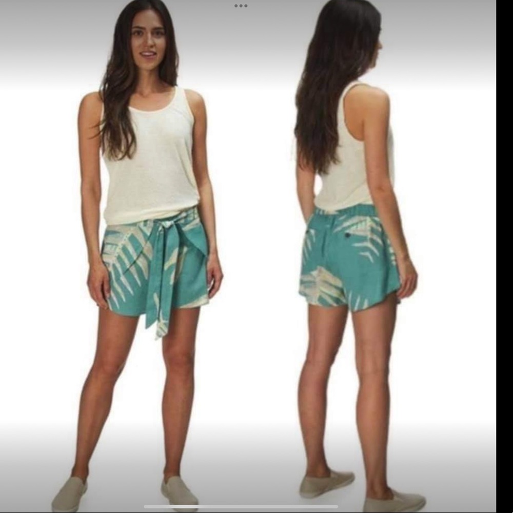 NWT Patagonia Floral Wrap Shorts